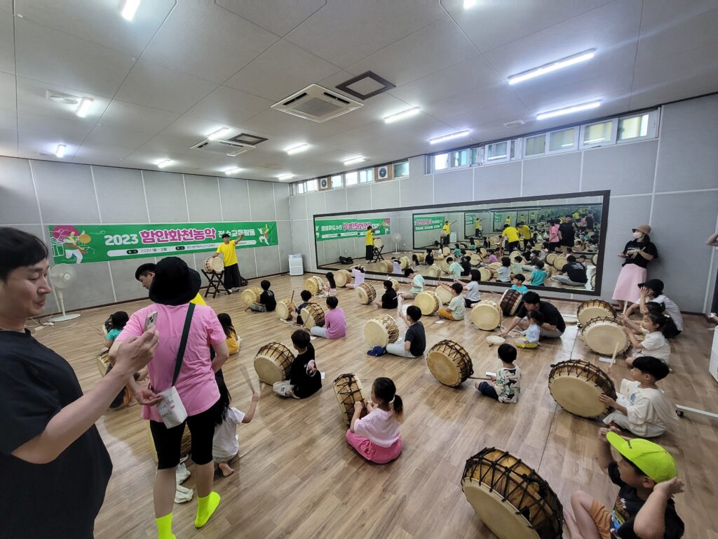 경남 함안 무료 캠핑 - 화천마을 농악 별바람 공연터에서